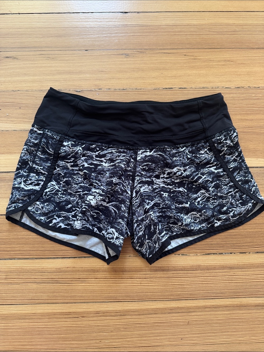 lululemon athletica Black & White Wave- Print Athletic Shorts 4” inseam